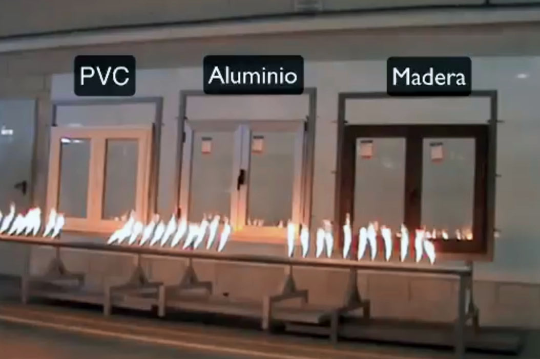 En este momento estás viendo Test de simulación de ventanas en madera, pvc y aluminio en caso de incendio
